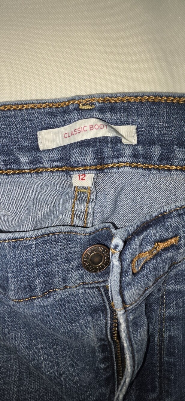 Levis Classic Bootcut Women's Jeans Size 31x32 Sku 180 - Picture 3 of 5